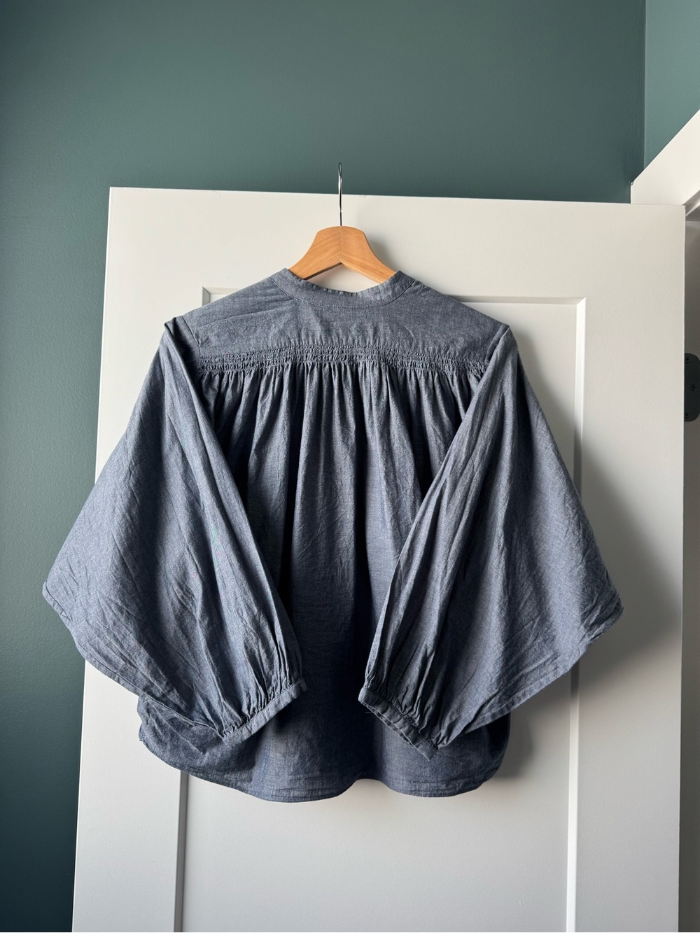 Doen Slate Gray Button-Front Balloon Sleeve Blouse - Picture 6 of 7